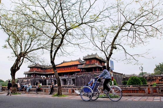 Ride a cyclo through Hue City